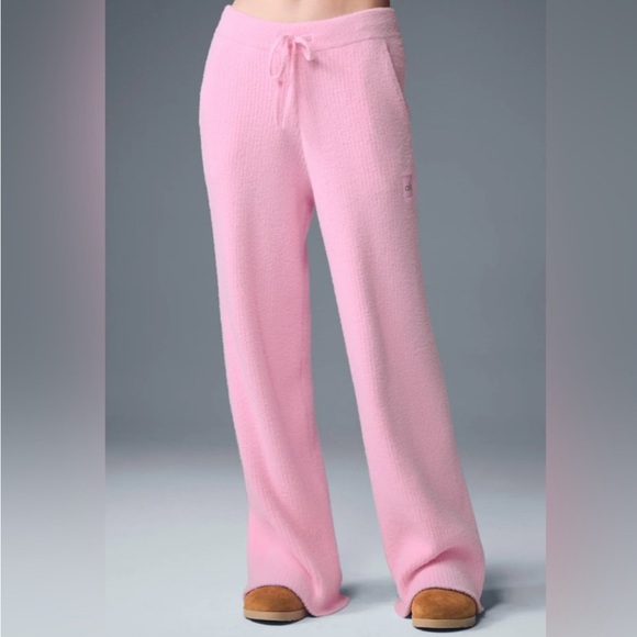 Alo Snuggle Up Sweater High-Waist Wide Leg
Pant. Limited color drop Sweet Pink! - Picture 4 of 5